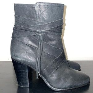 Vince Camuto Ferrah‎ Booties with tassels.   Black.  Leather.  Size 7.5